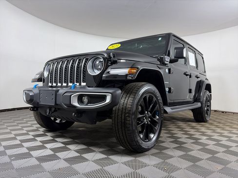 Used 2023 Jeep Wrangler Unlimited Sahara w/ Cold Weather Group image 5