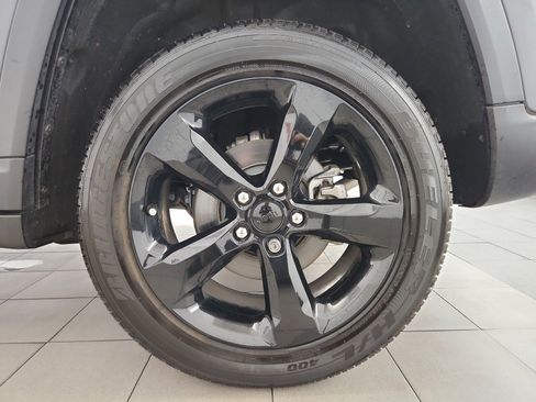 Used 2023 Jeep Grand Cherokee Altitude image 35