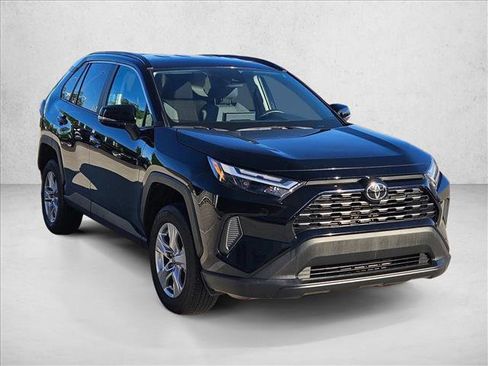 Used 2025 Toyota RAV4 XLE image 3