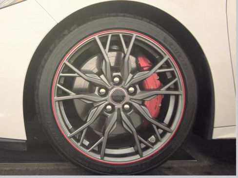 Used 2023 Chevrolet Corvette Stingray Premium Cpe w/ Z51 Performance Package RWD image 10