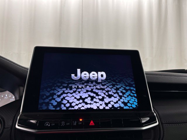 Used 2025 Jeep Compass Latitude w/ Convenience Group AWD/4WD image 12