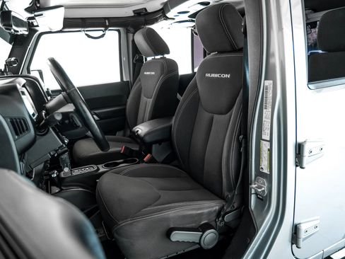 Used 2014 Jeep Wrangler Unlimited Rubicon w/ Max Tow Package image 18