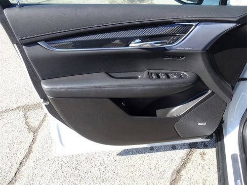 Certified 2024 Cadillac XT6 Sport w/ Technology Package image 11