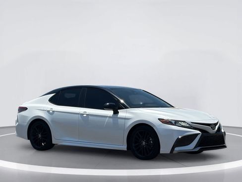Used 2022 Toyota Camry XSE FWD image 5