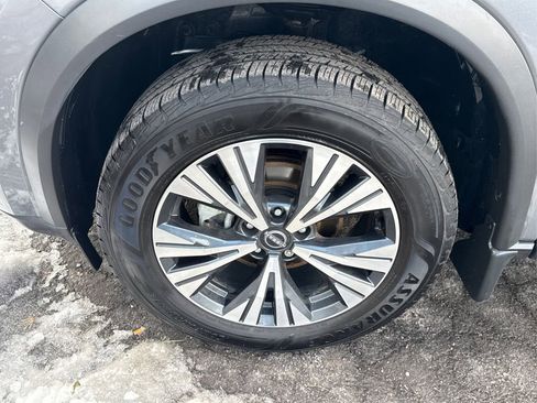 Used 2023 Nissan Rogue SV image 12