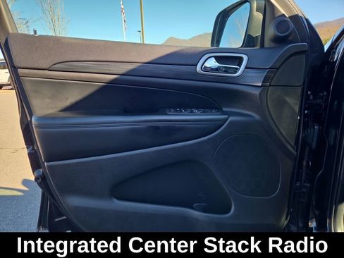 Used 2020 Jeep Grand Cherokee Altitude image 12