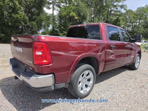 Used 2025 RAM 1500 Big Horn AWD/4WD image 6
