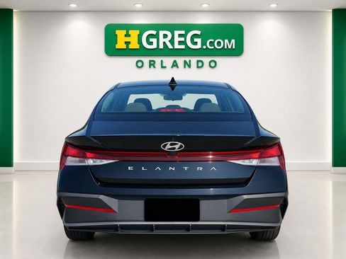 Used 2024 Hyundai Elantra SE FWD image 8