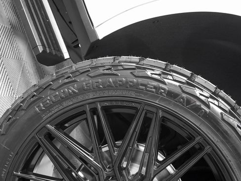 Used 2026 GMC Yukon Denali Ultimate w/ LPO, Floor Liner Package image 38