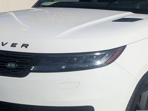 Used 2024 Land Rover Range Rover Sport SE image 9