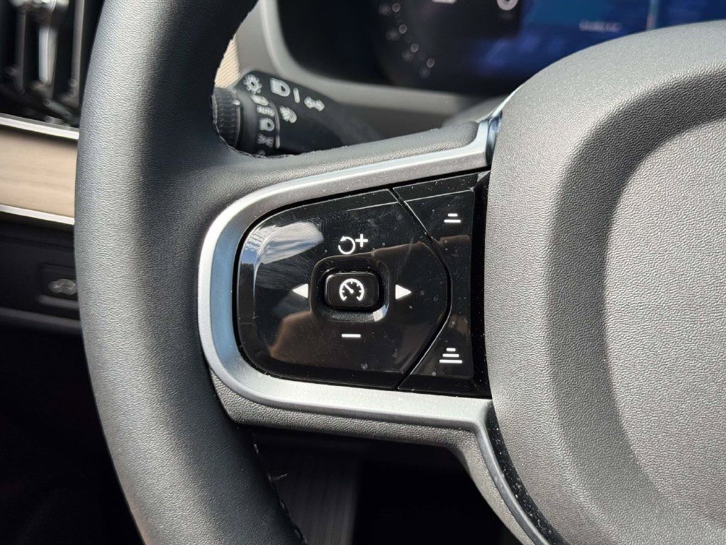 Used 2026 Volvo XC90 B6 Plus w/ Protection Package Premier AWD/4WD image 19