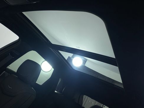 Certified 2023 Cadillac XT5 Sportv w/ Technology Package image 10