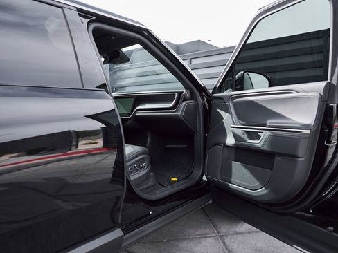 Used 2025 Rivian R1S Adventure image 28