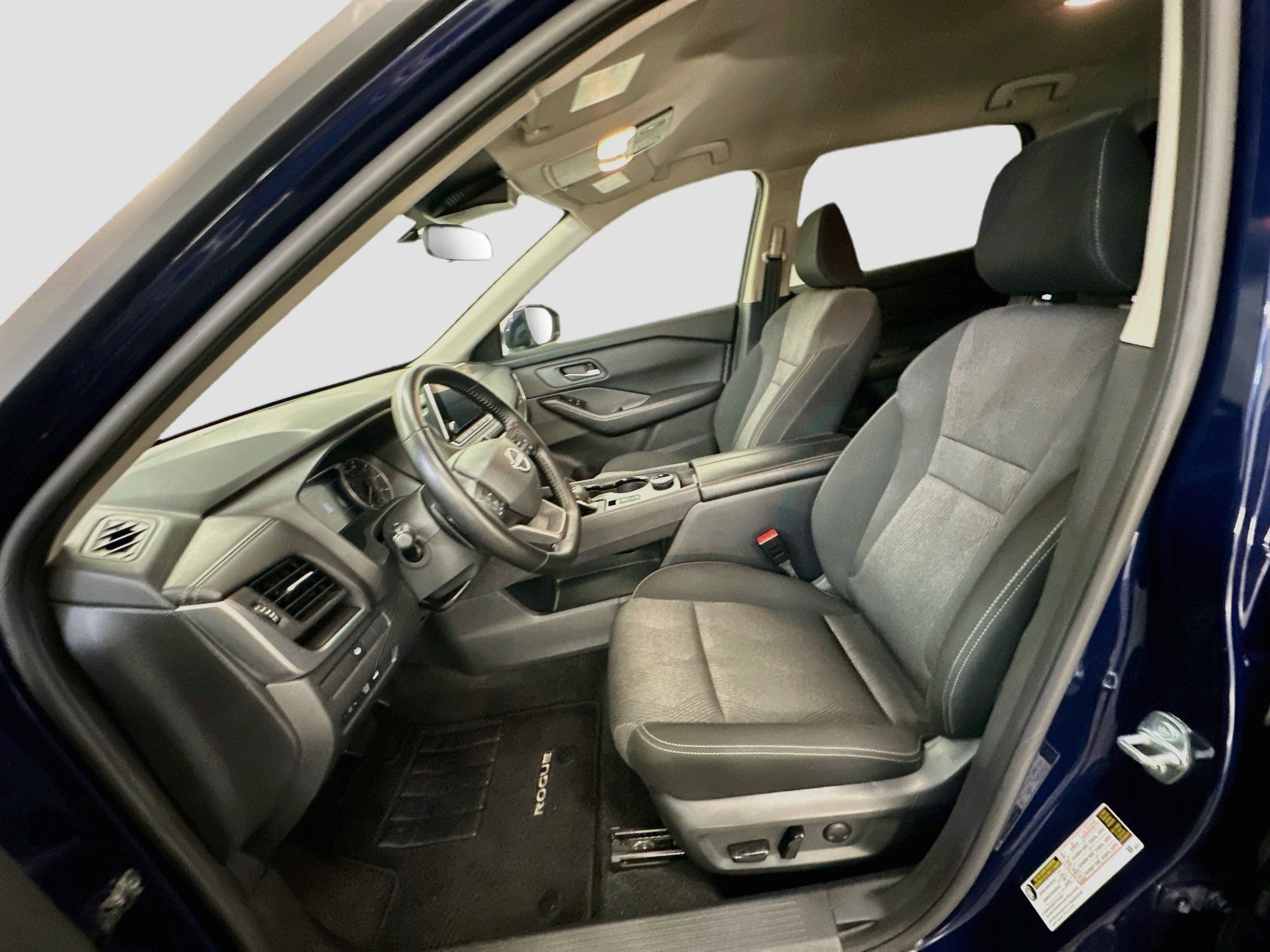 Used 2025 Nissan Rogue SV AWD/4WD image 13