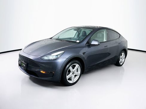 Used 2023 Tesla Model Y 2WD image 3