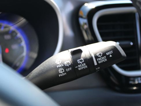 Used 2025 Chrysler Pacifica Select FWD image 39