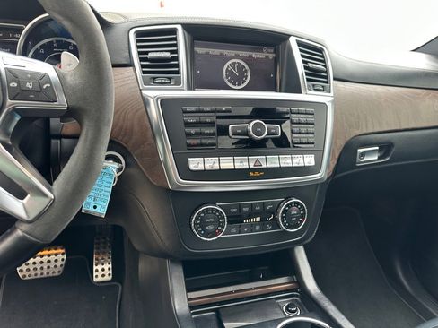 Used 2013 Mercedes-Benz ML 63 AMG 4MATIC image 11