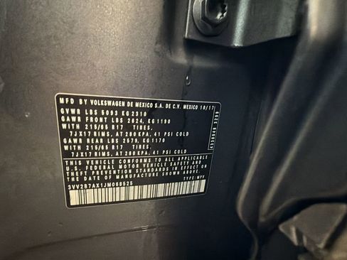 Used 2018 Volkswagen Tiguan SE image 33