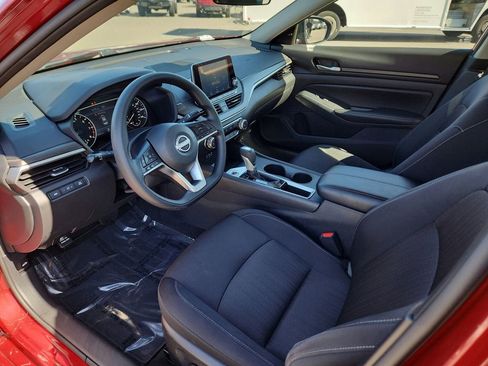Used 2025 Nissan Altima 2.5 SV FWD image 16