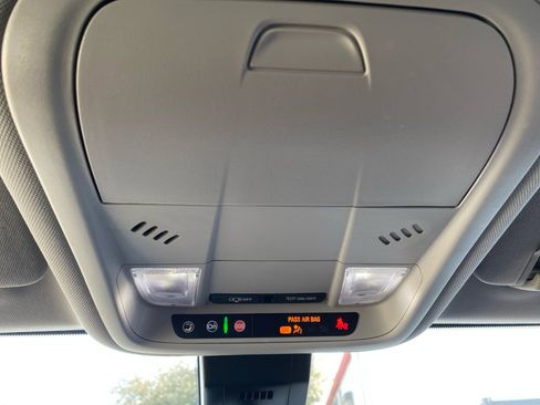 Used 2022 GMC Terrain SLE w/ Driver Convenience Package image 19