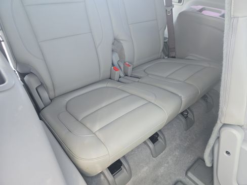 Used 2017 GMC Acadia SLT w/ LPO, Cargo Package FWD image 12