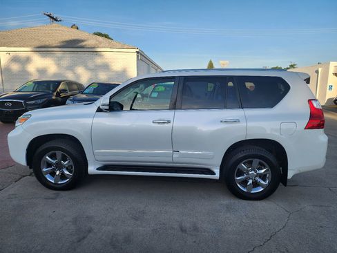 Used 2013 Lexus GX 460 w/ Convenience Pkg AWD/4WD image 2