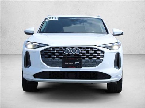 Certified 2025 Audi Q5 Premium w/ Convenience Package AWD/4WD image 2