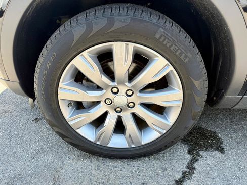 Used 2017 Land Rover Discovery Sport HSE Luxury image 12