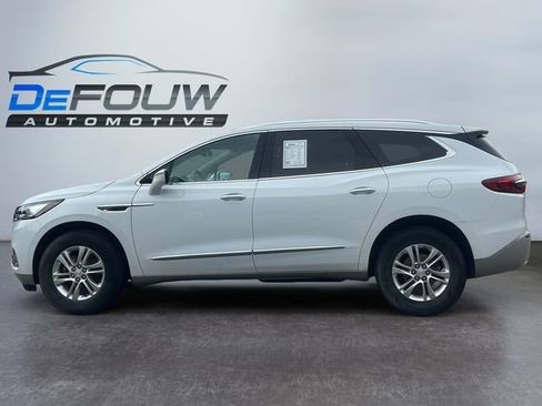 Used 2021 Buick Enclave Essence image 6