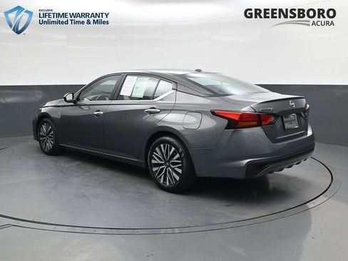 Used 2024 Nissan Altima 2.5 SV FWD image 9