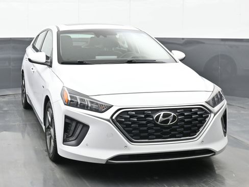 Used 2020 Hyundai Ioniq Limited image 3