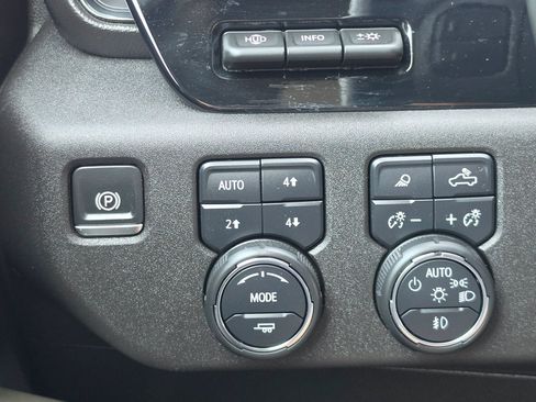 Used 2024 Chevrolet Silverado 2500 ZR2 w/ Technology Package image 19