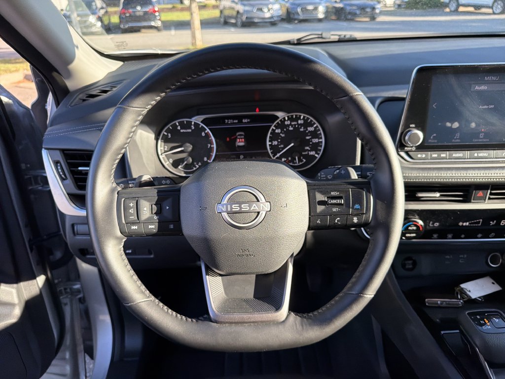 Used 2025 Nissan Rogue SV AWD/4WD image 24