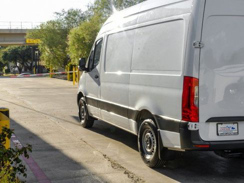 Used 2020 Mercedes-Benz Sprinter 2500 image 47