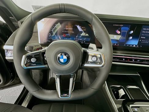Used 2026 BMW 760i xDrive w/ Executive Package AWD/4WD image 10