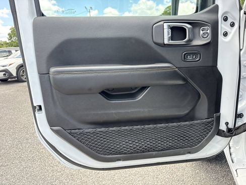 Used 2025 Jeep Wrangler Unlimited Sahara AWD/4WD image 13