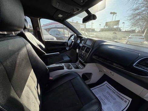 Used 2019 Dodge Grand Caravan SXT image 24