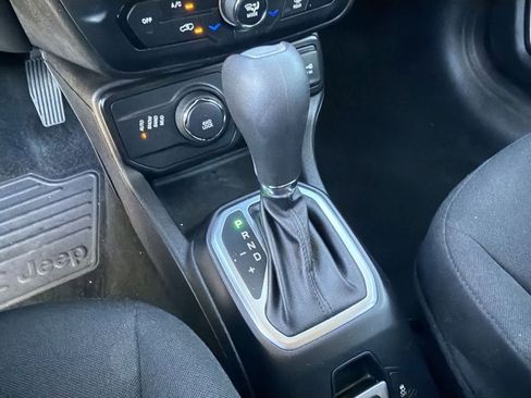 Used 2023 Jeep Renegade Latitude image 25