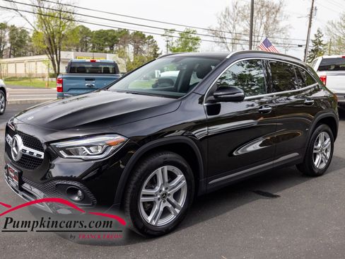 Used 2023 Mercedes-Benz GLA 250 4MATIC w/ Premium Package image 2