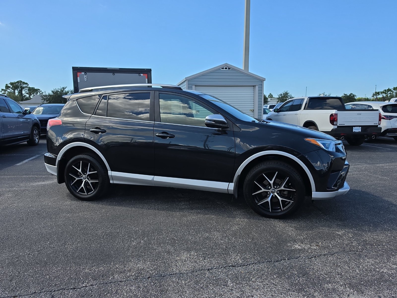 Used 2016 Toyota RAV4 SE w/ Advanced Technology Package AWD/4WD image 2