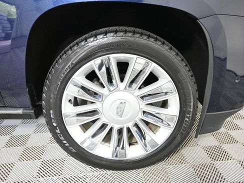 Used 2018 Cadillac Escalade Platinum AWD/4WD image 11