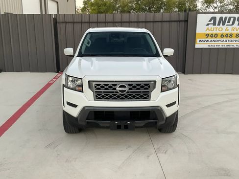 Used 2024 Nissan Frontier SV RWD image 2