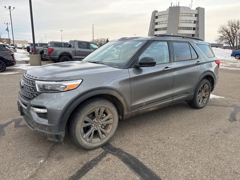 Used 2023 Ford Explorer XLT w/ Equipment Group 202A image 2