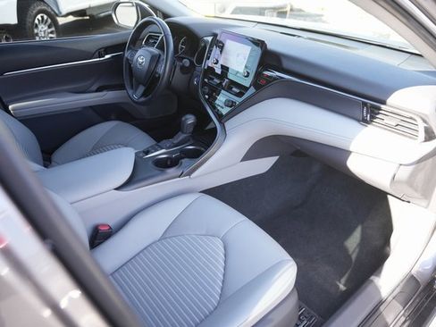 Used 2022 Toyota Camry SE image 17