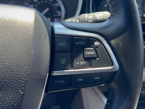 Used 2021 Toyota Highlander XLE AWD/4WD image 17