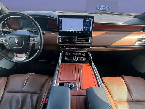 Used 2023 Lincoln Navigator Reserve AWD/4WD image 7