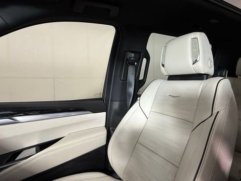 Certified 2025 Cadillac Escalade ESV Sport w/ Touring Package image 15