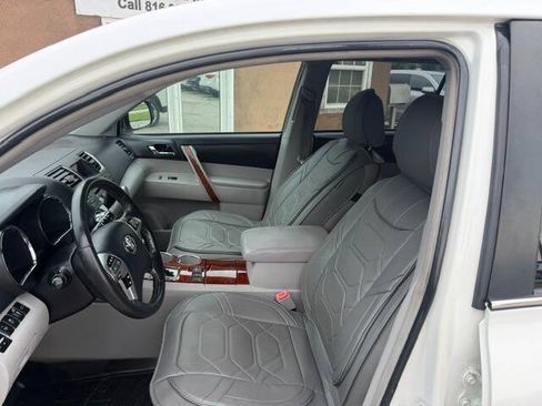 Used 2012 Toyota Highlander Limited w/ Tow Pkg FWD image 5
