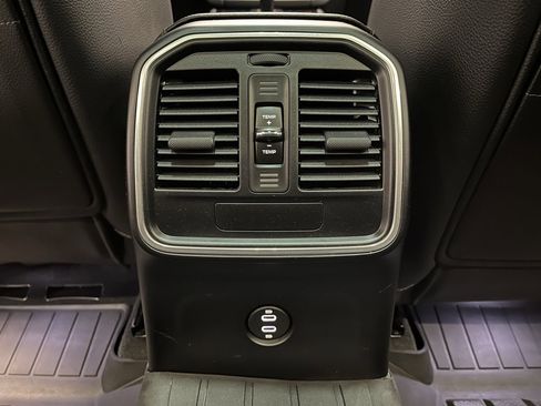 Used 2023 Porsche Macan image 16