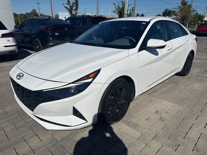 Used 2022 Hyundai Elantra SEL w/ Preferred Accessory Package